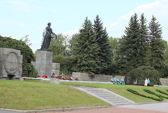 Пискаревский мемориал в Санкт-Петербурге