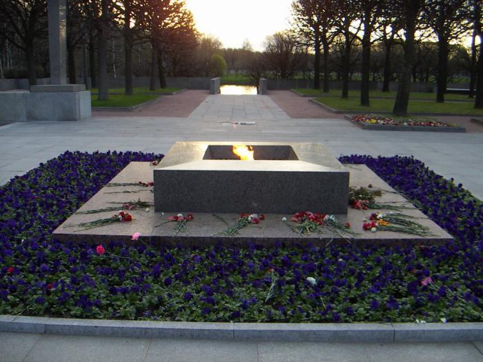 Мемориал Родина мать на Пискаревском кладбище