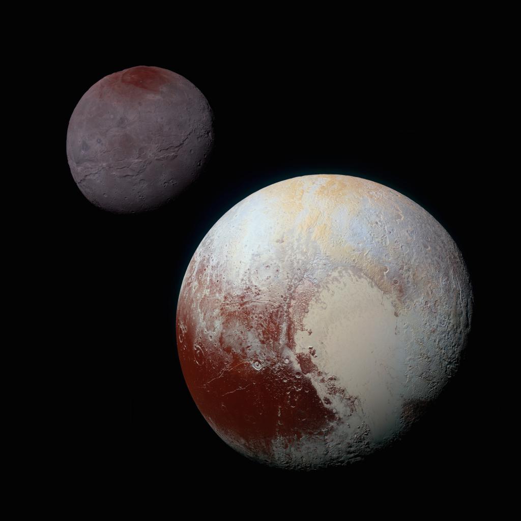 Плутон рядом со своим спутником