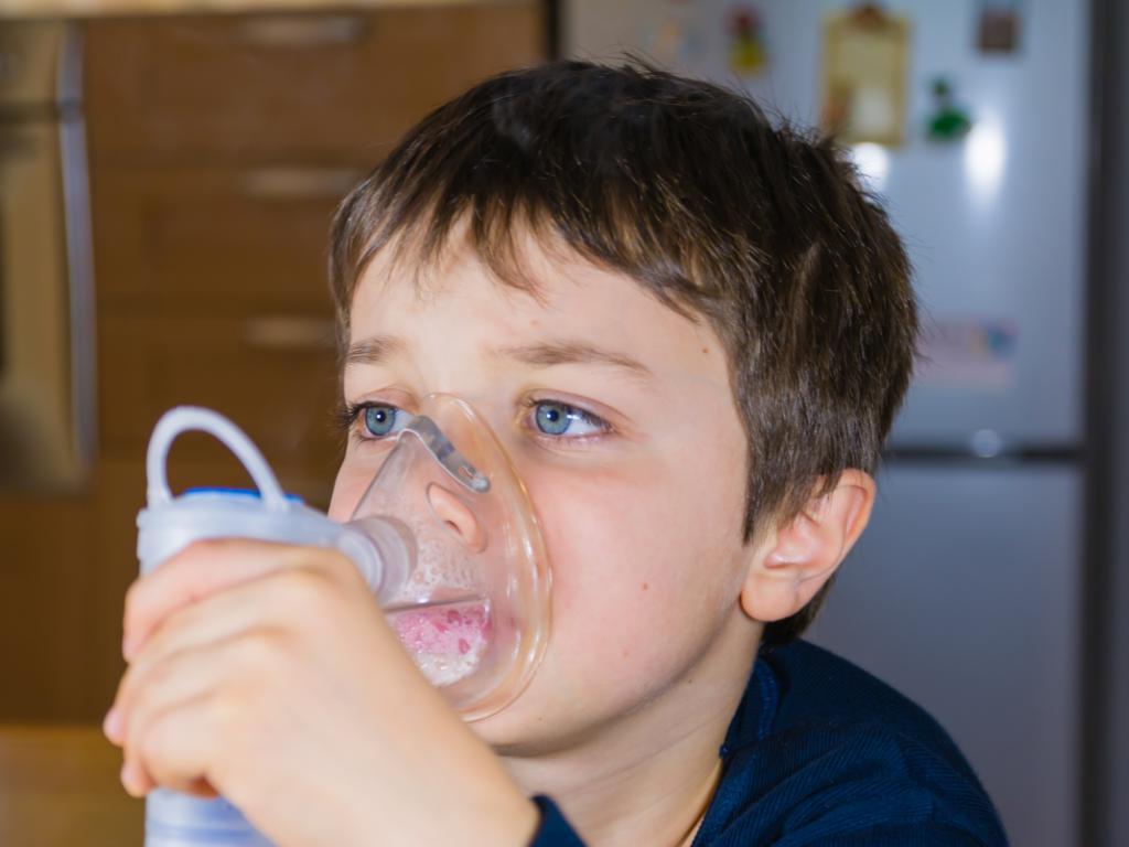 Ингаляция - один из способов лечения аллергического бронхита у детей