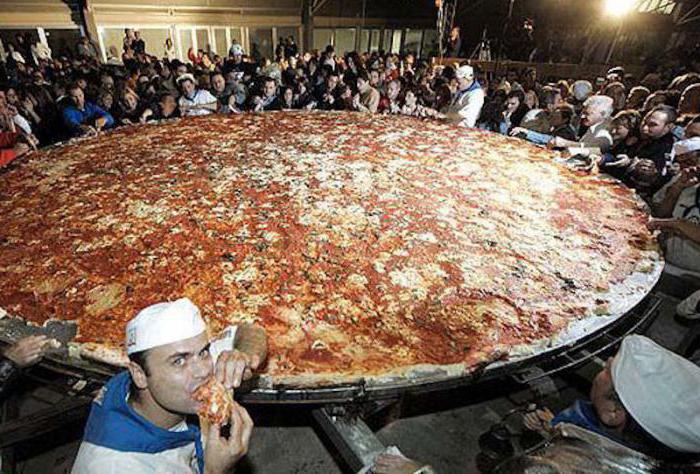 Очень большая пицца