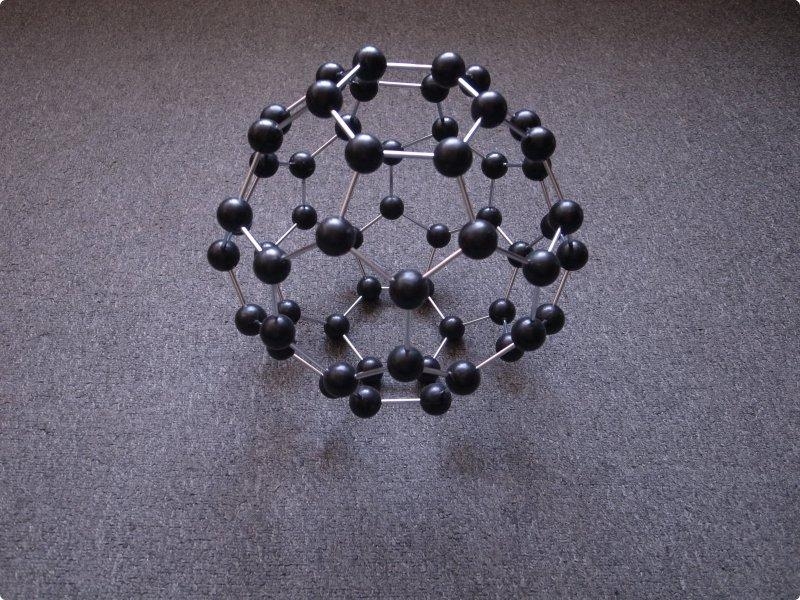 Молекула технического углерода (модель)