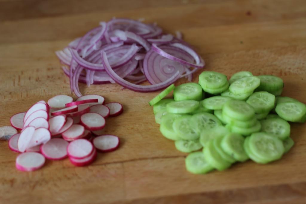 Салат с помидорами огурцами и брынзой: рецепты приготовления