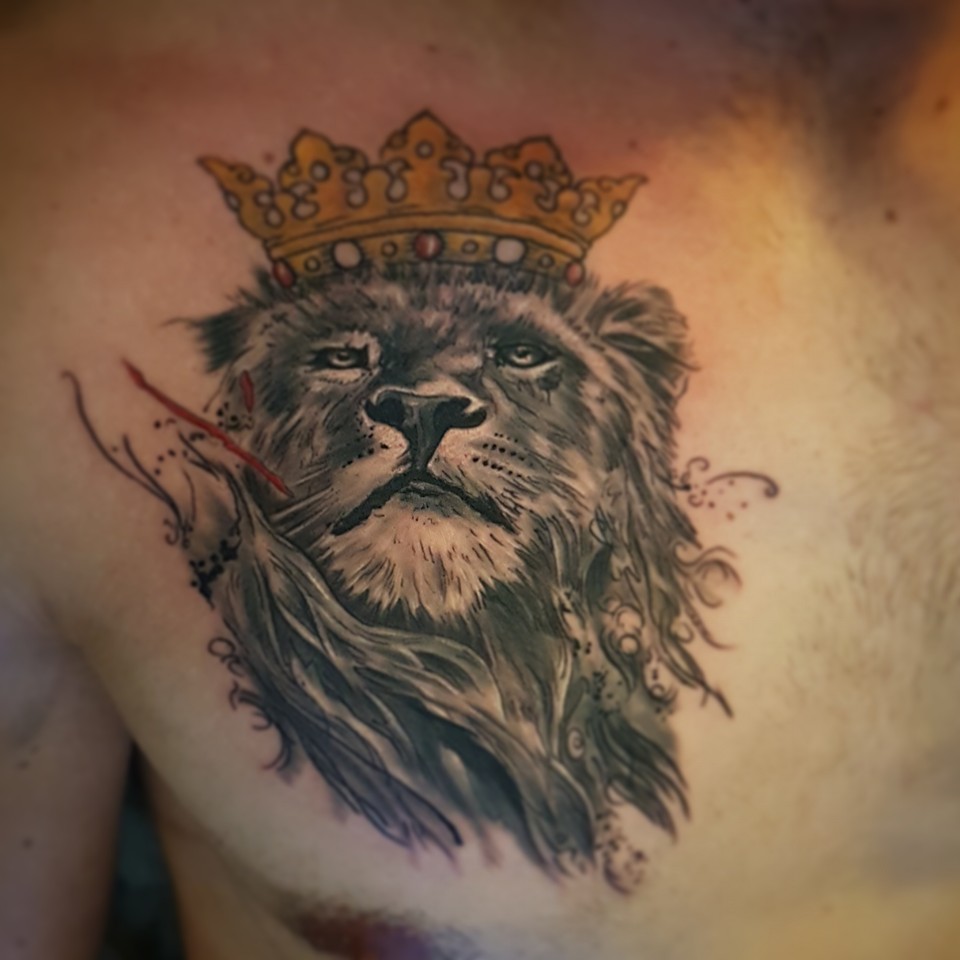 Татуировка лев на груди, занчение и особенности символики