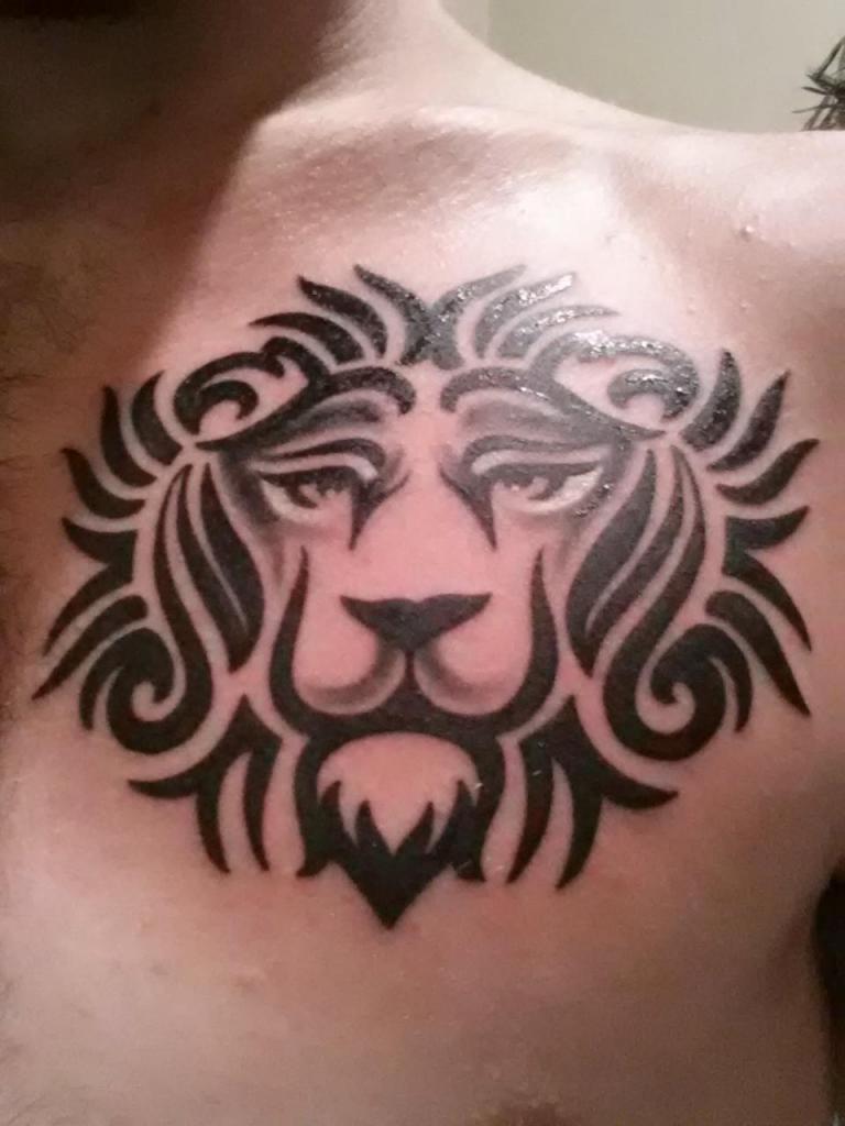 Татуировка лев на груди, занчение и особенности символики