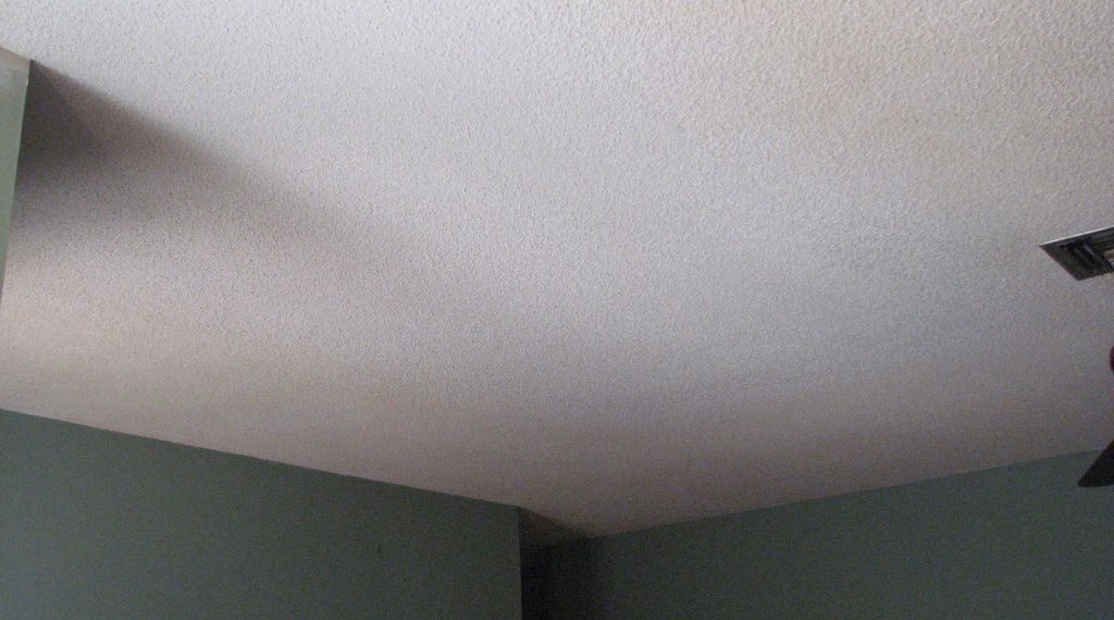 Нужно ли грунтовать потолок перед покраской? Техника выполнения и необходимые материалы