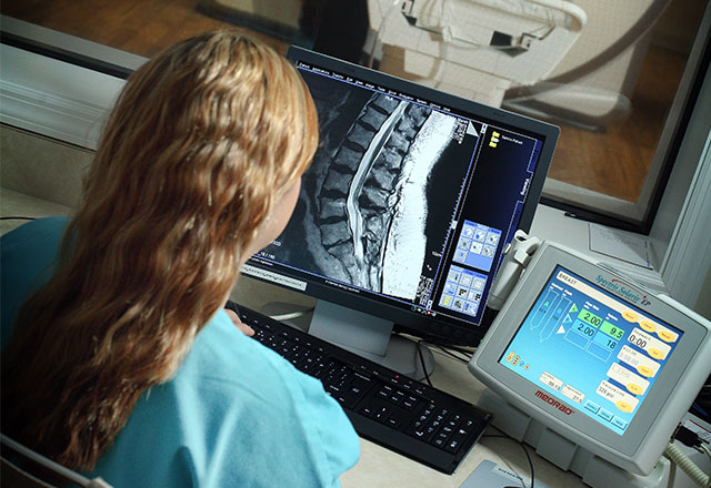 Рентген или МРТ шейного отдела позвоночника