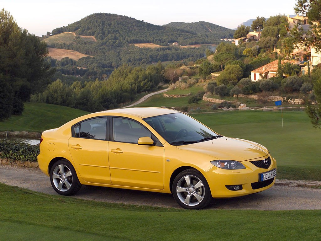 Mazda 2004 года