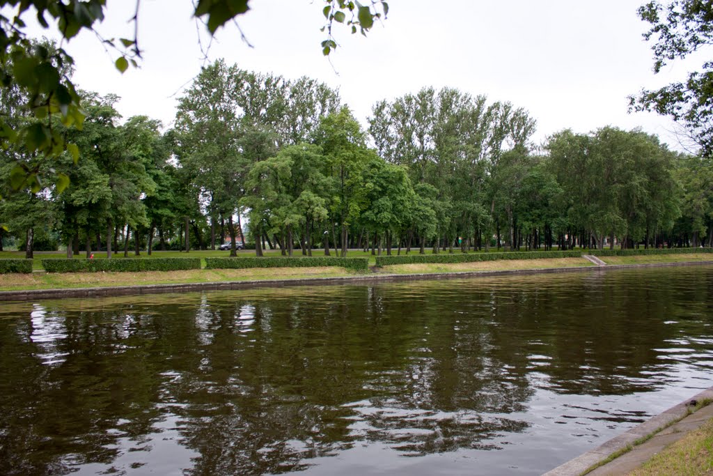 Река Ждановка в Санкт-Петербурге