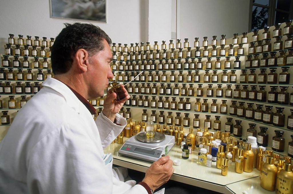 Современный процесс создания парфюма