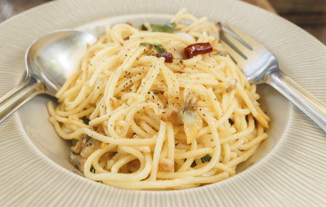 Спагетти на тарелке
