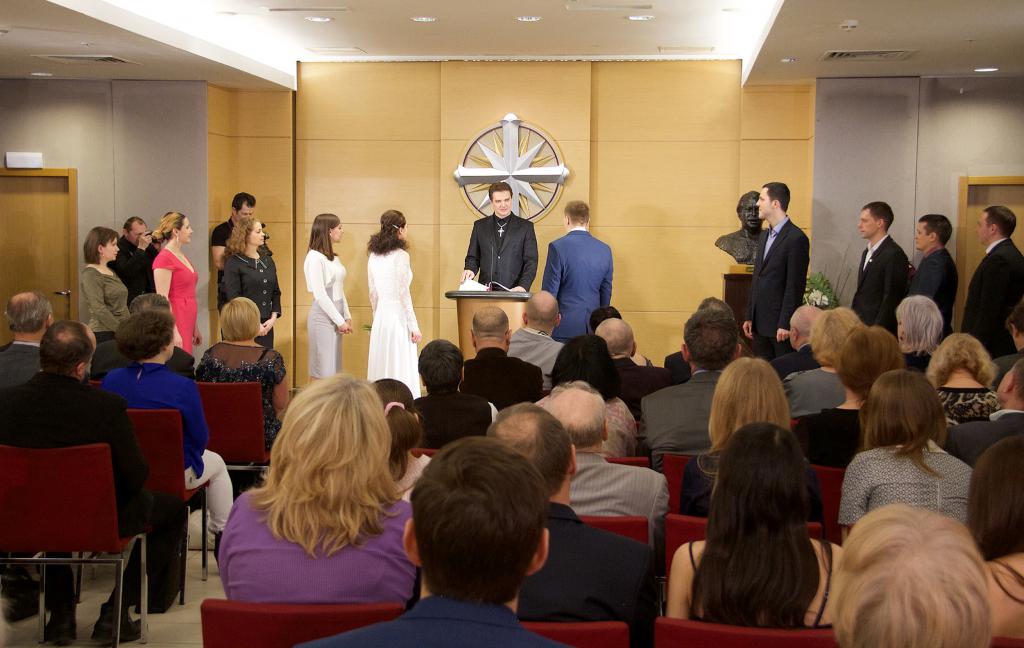 Церемония венчания в Саентологической церкви Москвы