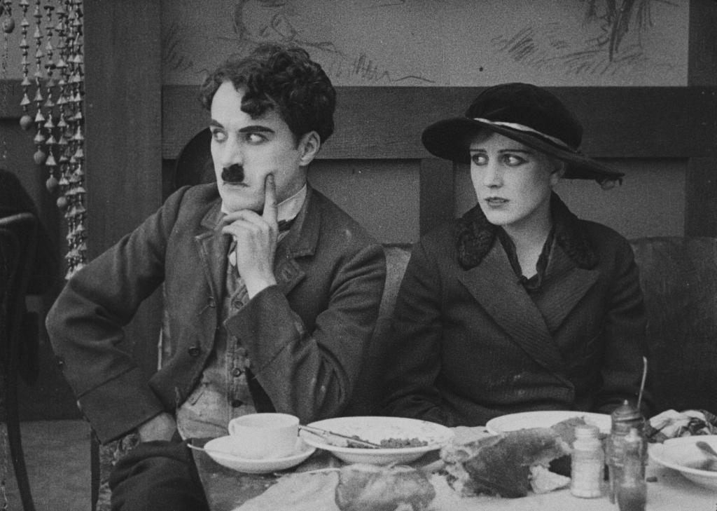 Чарли Чаплин с девушкой