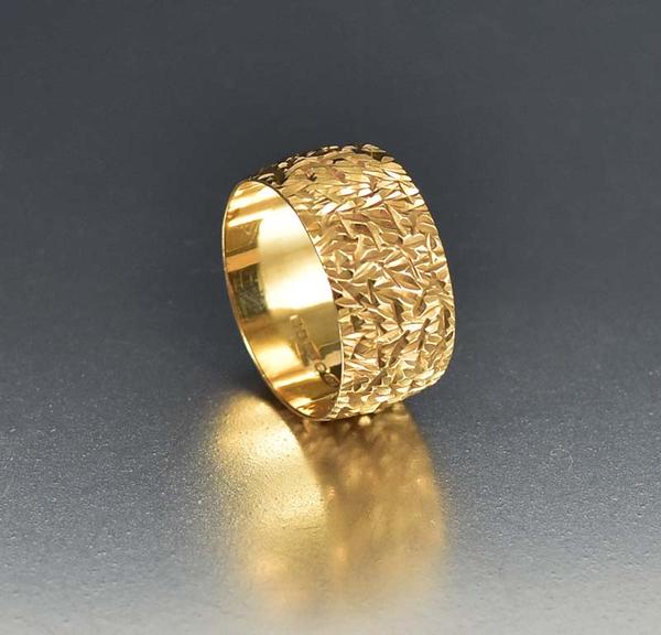 золотое кольцо с алмазной гранью