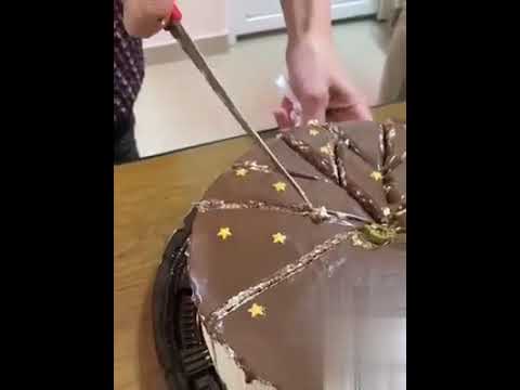 Видео-лайфхак - как разрезать торт для большой компании: десертный этикет
