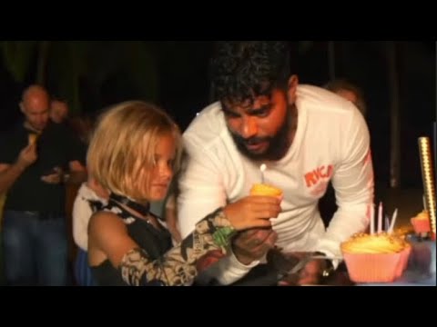 Пираты, серфинг, фейерверк: Тимати устроил 7-летней дочери Алисе роскошный день рождения на Мальдивах