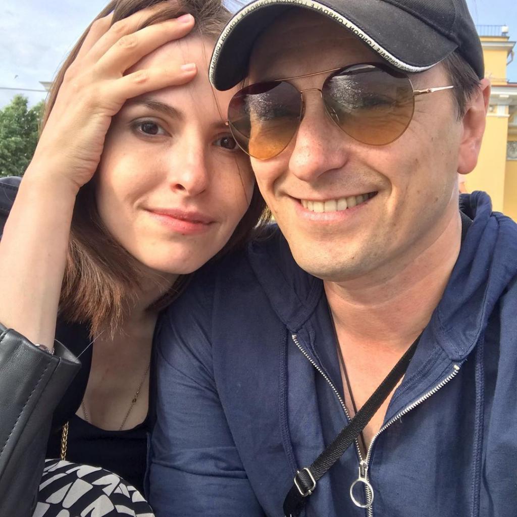 Безруков с женой фото новой жены
