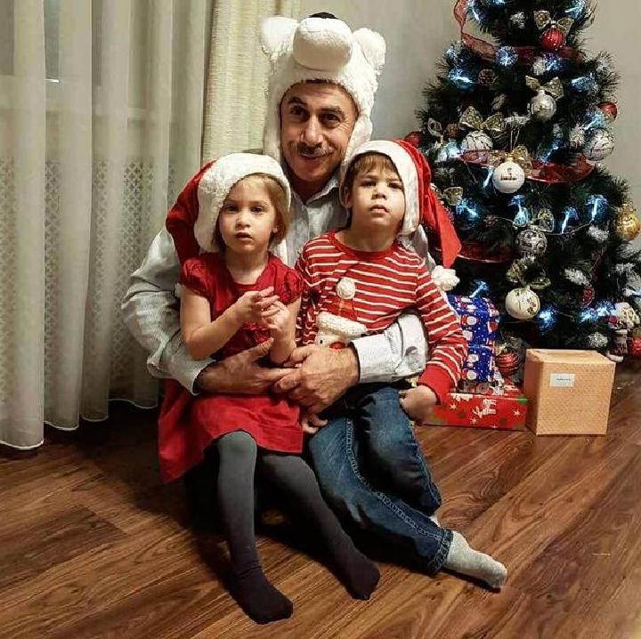 Комаровский с семьей фото