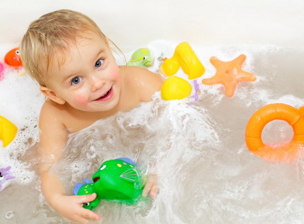 Как отмыть игрушки для ванной от черной плесени