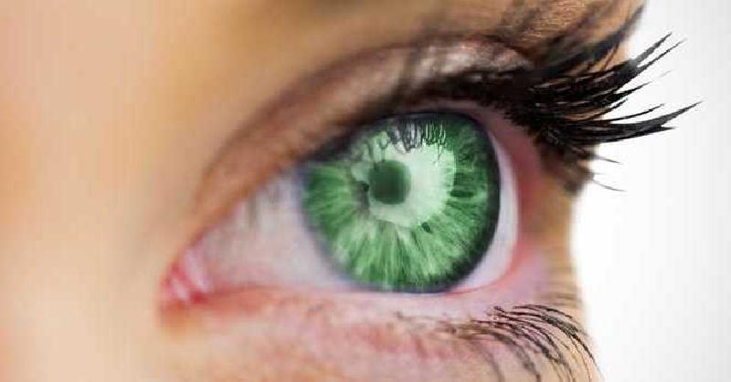 Зеленые глаза у мужчин с темными волосами thumbnail