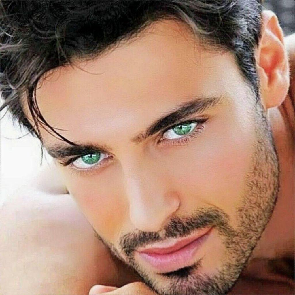 Зеленые глаза у мужчин с темными волосами
