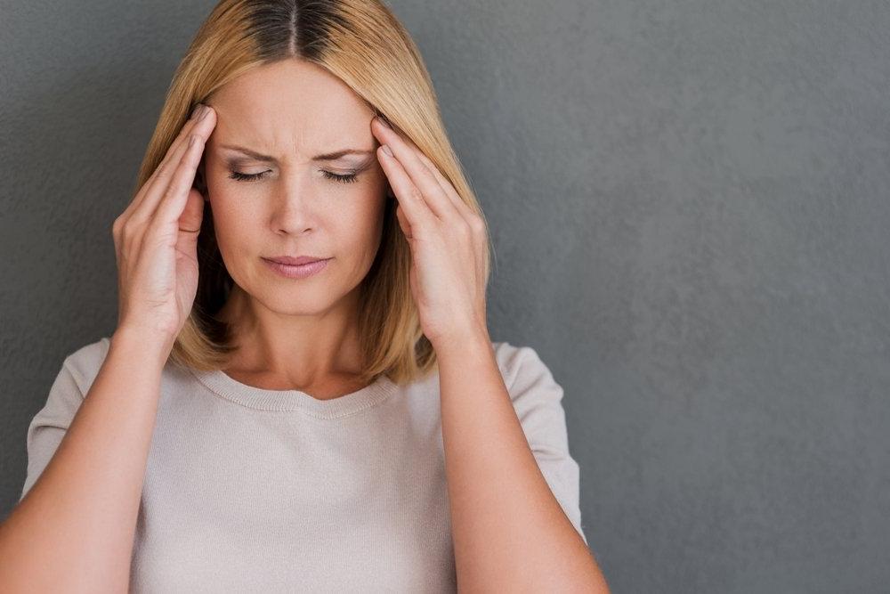 Почему у женщины болит голова от мужчины