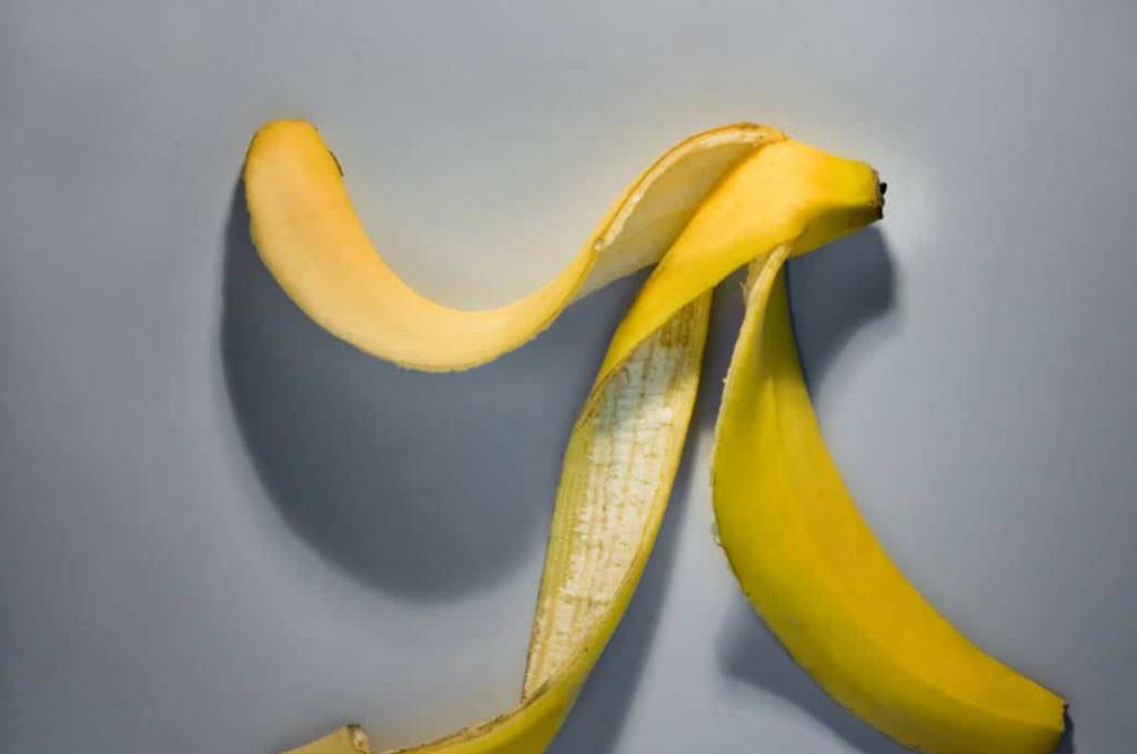 Банановая кожура для удаления бородавок