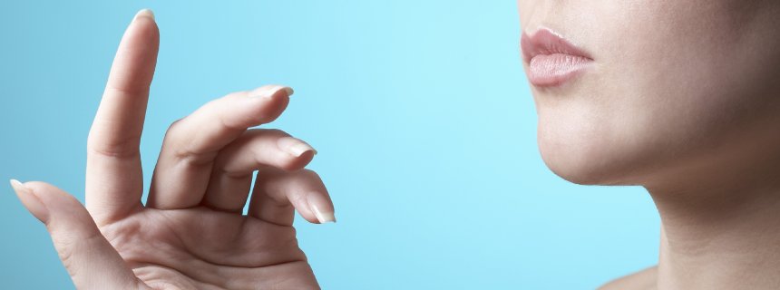 Трескается кожа под ногтем пальцев рук причина лечение thumbnail