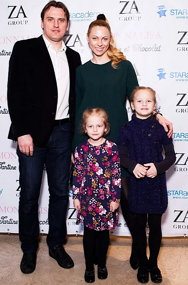 Екатерина с мужем Дмитрием и детьми