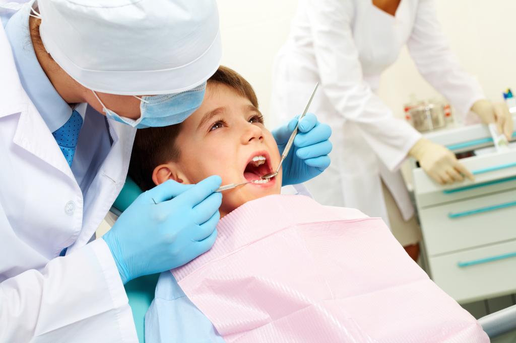 ребенок на приеме у стоматолога