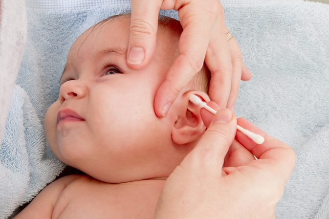 Покраснение за ухом у ребенка температура thumbnail