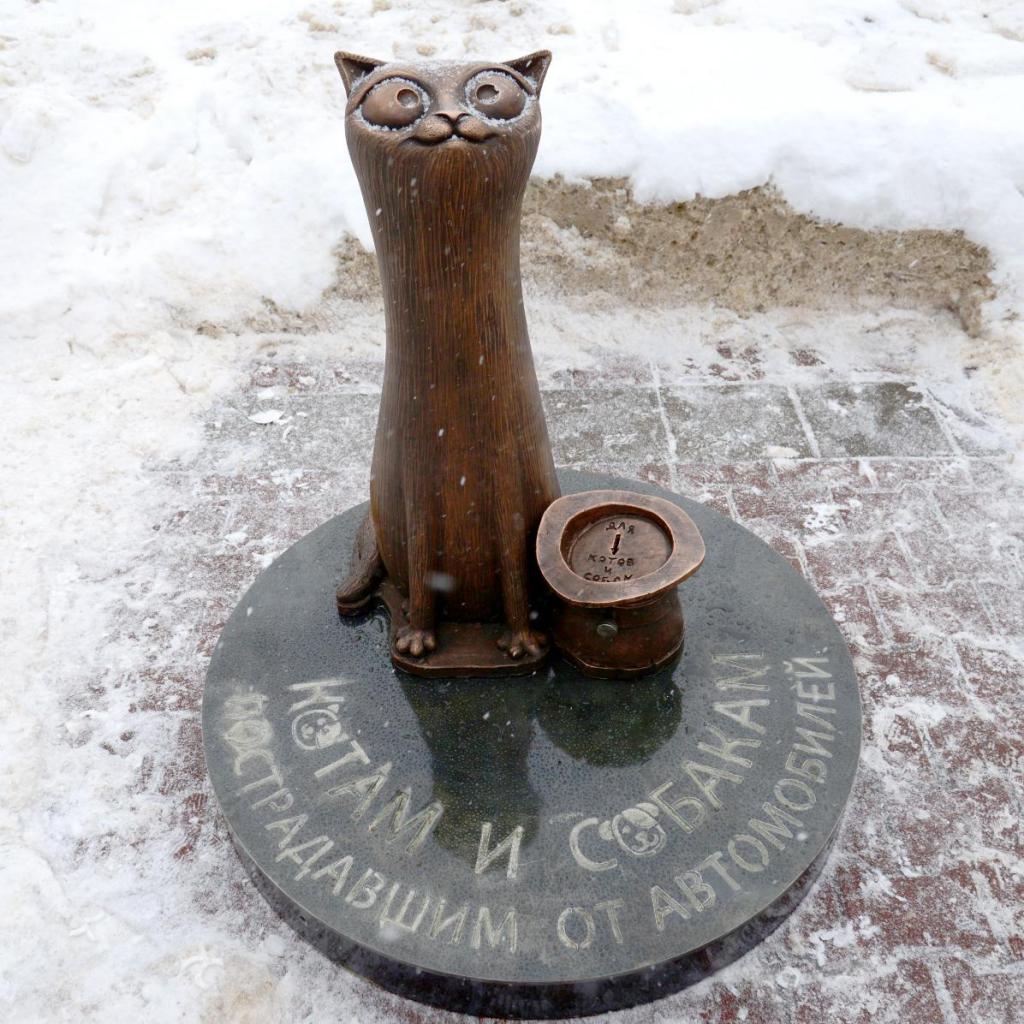 Памятник коту в Костроме