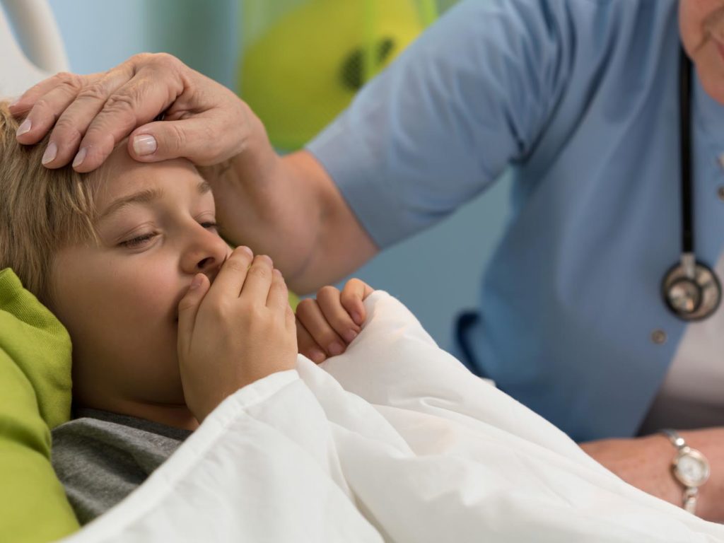 Непродуктивный влажный кашель у ребенка без температуры thumbnail