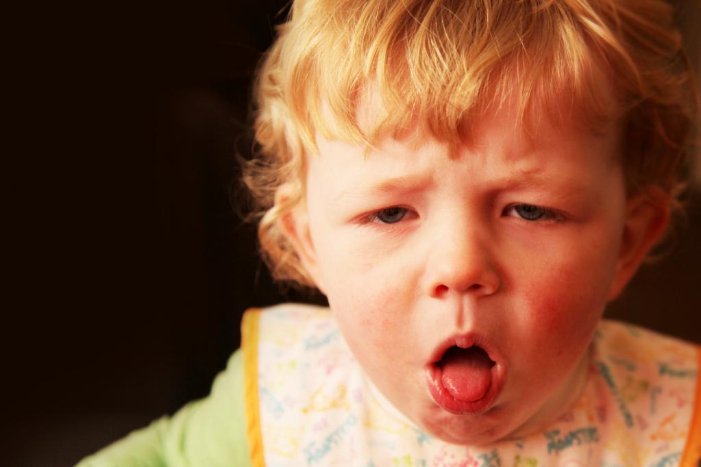 Непродуктивный кашель у ребенка без температуры thumbnail