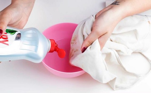 Как вывести застарелые пятна крови: средство для мытья посуды