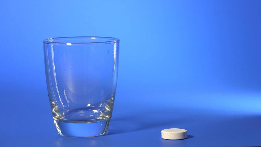 Как вывести застарелые пятна крови: аспирин