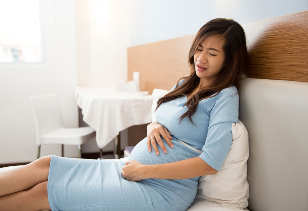 Болит вверху живот при беременности на поздних сроках thumbnail