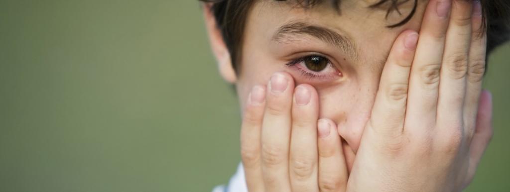 Что делать если у ребенка гноятся опухли и покраснели глаза thumbnail