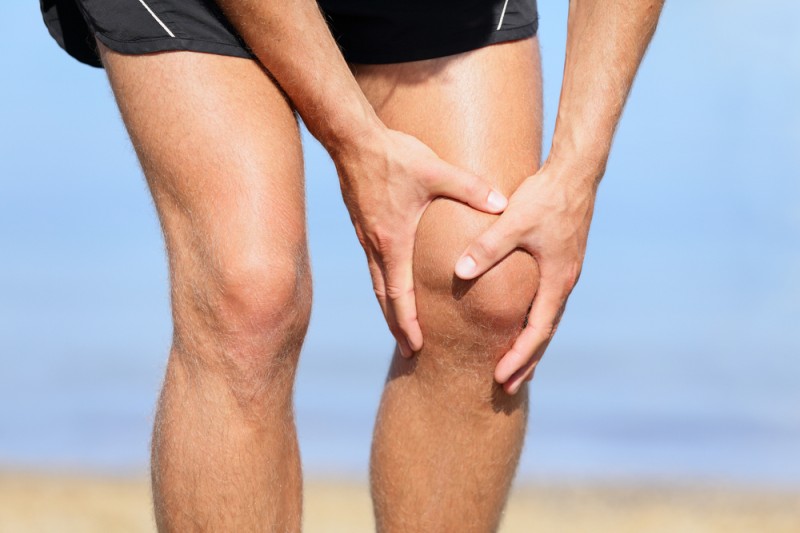 Что делать если крутят ноги и болят колени thumbnail