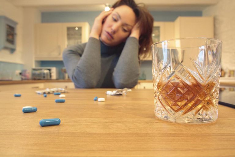 Какие лекарства можно принимать с алкоголем когда головная боль thumbnail