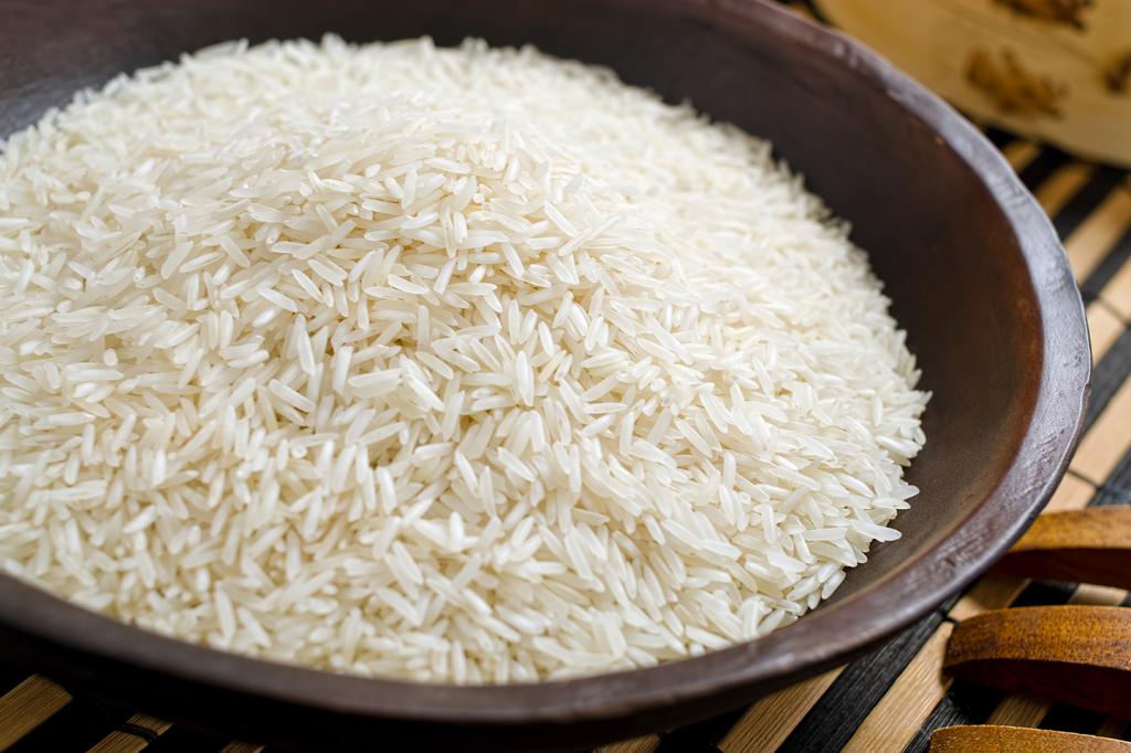 Рис сыпать в кипящую воду thumbnail
