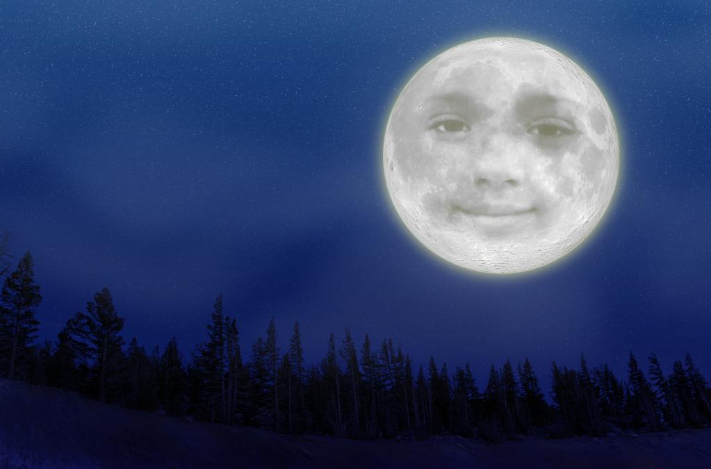 Улыбающаяся луна