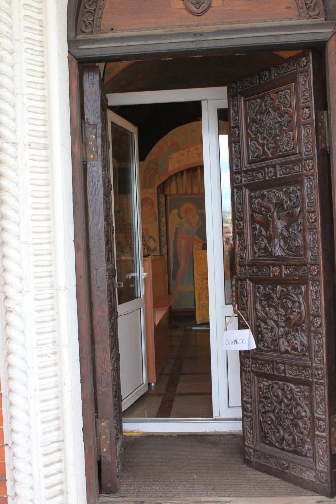 Вход в православную часовню