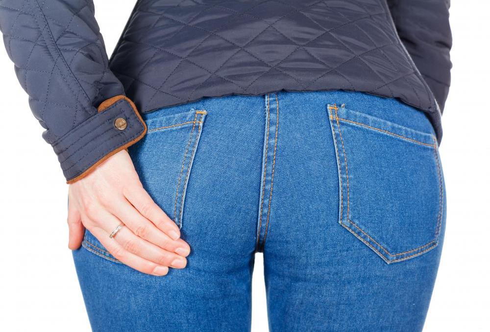 Девушка в джинсах
