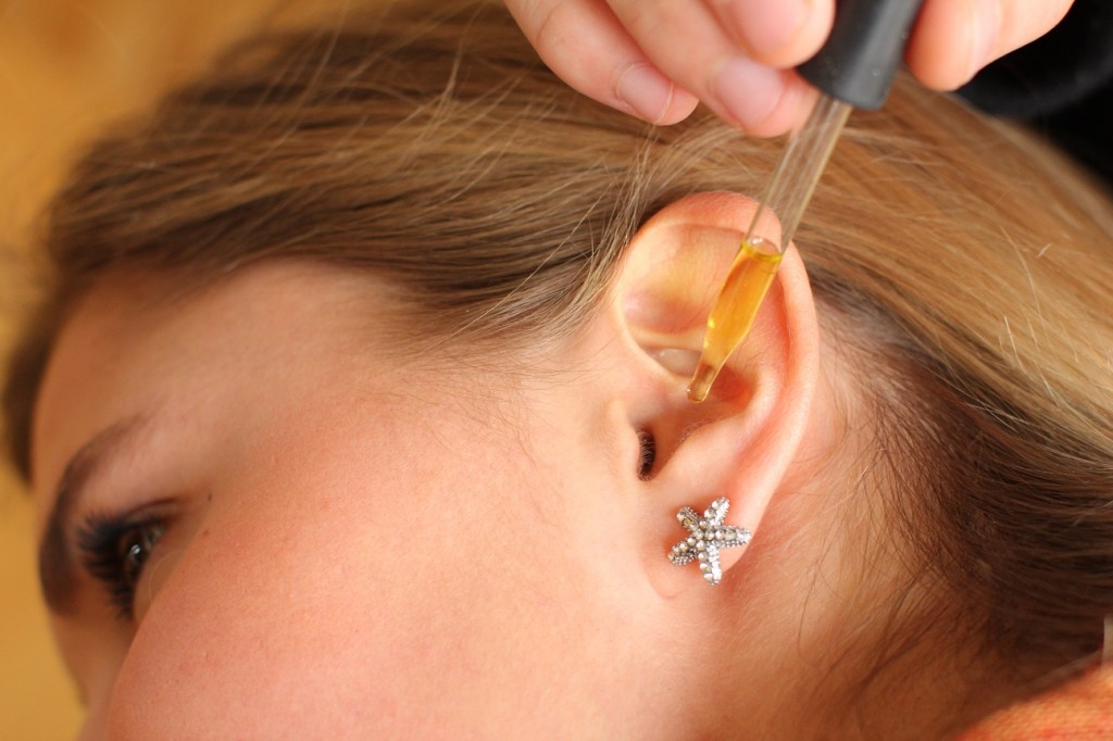Как правильно закапывать капли в уши ребенку при отите в оба уха thumbnail