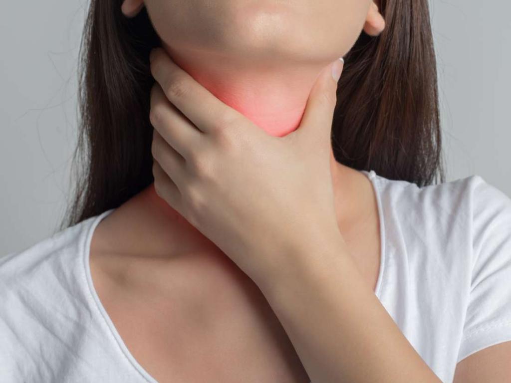 Боль в горле при мононуклеозе - один из распространенных симптомов.