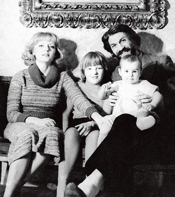 Черно-белое семейное фото