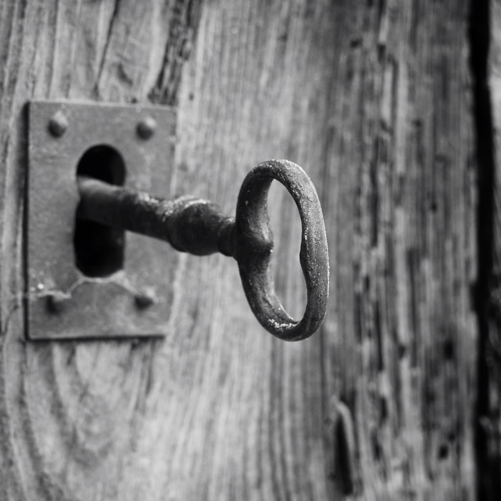 Дверь, закрытая ключом