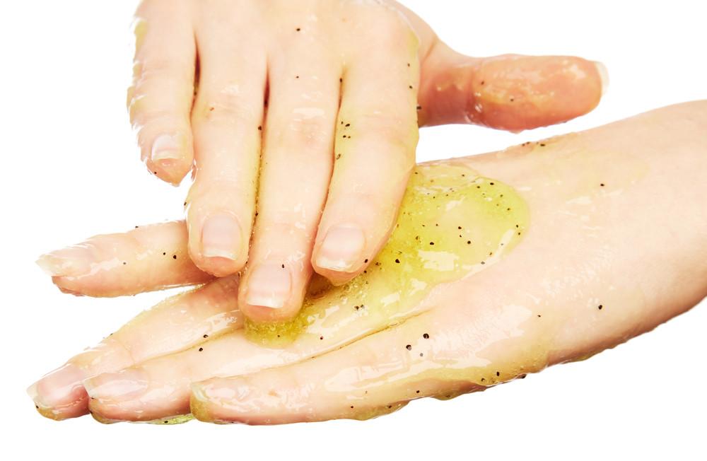 Средство восстанавливающее кожу рук в руки thumbnail