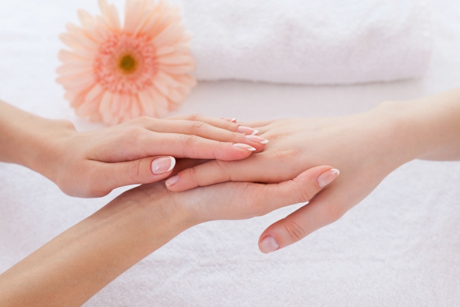 Как восстановить эластичность кожи рук thumbnail